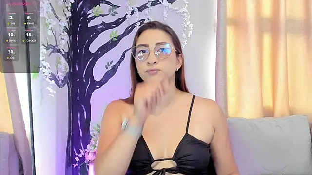 Snapshot of _LaraMom_ chatting on 8, 1, 2026 LaraMom online show from 8, 1, 2026