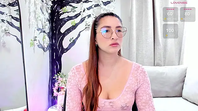 Snapshot of _LaraMom_ chatting on 6, 3, 2026 LaraMom online show from 6, 3, 2026