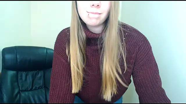 zoey deuttch online show from 3, 12, 2024