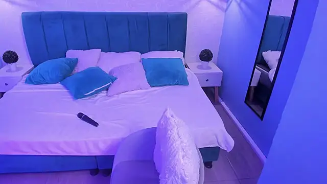 tiffani  love online show from 13, 2, 2025