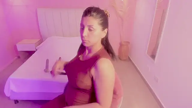 tiffani  love online show from 20, 2, 2025