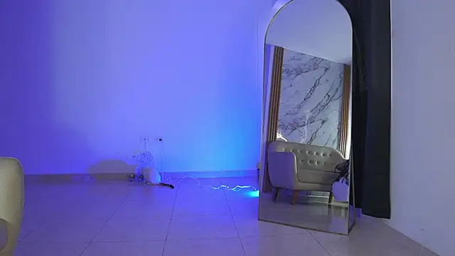 Emi latingirl online show from 20, 3, 2026