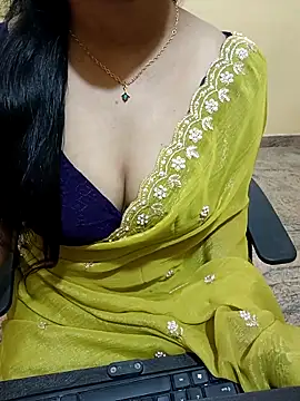 Snapshot of Nithya_05 chatting on 13, 10, 2025 Nithya 05 online show from 13, 10, 2025
