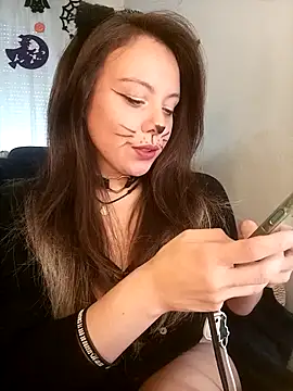 Snapshot of Kimiechanuwu chatting on 21, 10, 2025 Kimiechanuwu online show from 21, 10, 2025