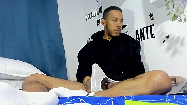 Snapshot of Aronxxs chatting on 20, 10, 2025 Aronxxs online show from 20, 10, 2025