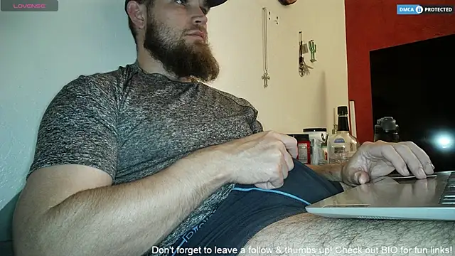 Snapshot of dikdowndaddy chatting on 5, 4, 2026 dikdowndaddy online show from 5, 4, 2026