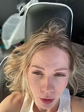 Snapshot of LavenderHot chatting on 2, 3, 2025 LavenderHot online show from 2, 3, 2025