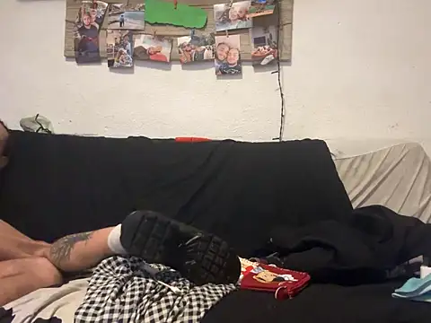 Snapshot of EnricoGio chatting on 1, 2, 2025 EnricoGio online show from 1, 2, 2025