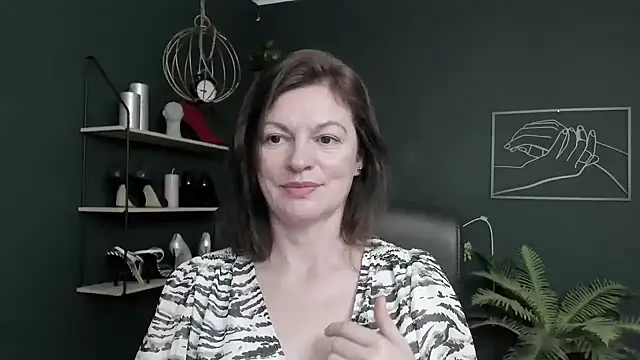 Snapshot of VivianWILD chatting on 18, 6, 2026 VivianWILD online show from 18, 6, 2026