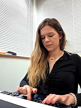 lucie mehott online show from 4, 5, 2026