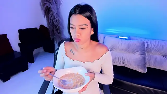 saracorraless online show from 27, 9, 2025