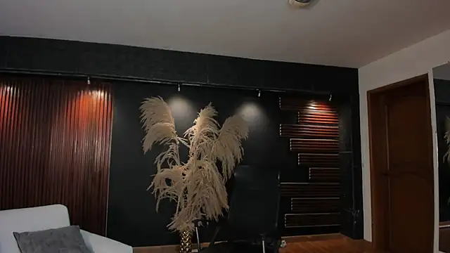 saracorraless online show from 17, 10, 2025