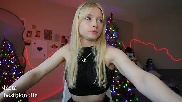 Snapshot of bestblonde chatting on 4, 1, 2025 bestblonde online show from 4, 1, 2025