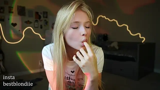 Snapshot of bestblonde chatting on 26, 1, 2025 bestblonde online show from 26, 1, 2025