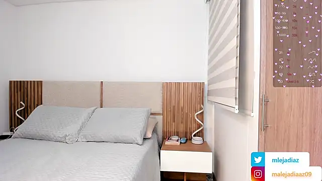 Snapshot of MalejaDiaz_ chatting on 10, 10, 2025 MalejaDiaz online show from 10, 10, 2025