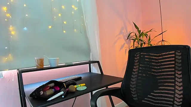 Snapshot of Alana_Suares1 chatting on 3, 10, 2025 Alana Suares1 online show from 3, 10, 2025