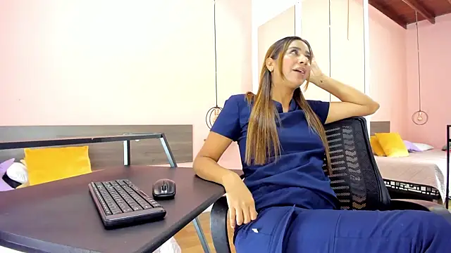 Alana Suares1 online show from 5, 1, 2026