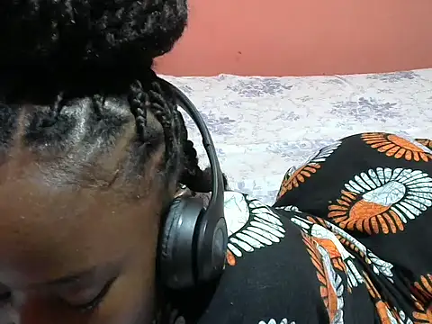 Snapshot of Qurate01 chatting on 4, 10, 2025 Qurate01 online show from 4, 10, 2025