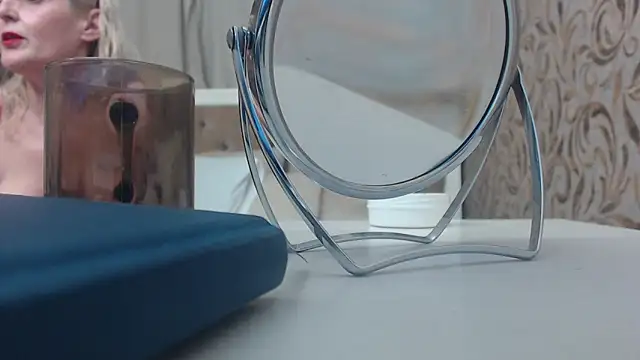 Snapshot of ElenaJuarez chatting on 23, 1, 2025 ElenaJuarez online show from 23, 1, 2025