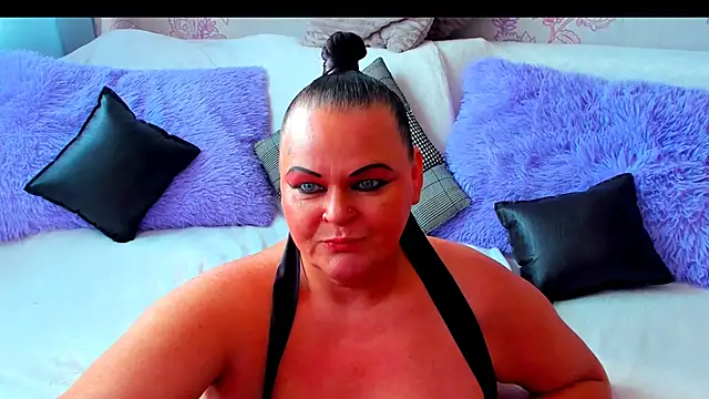 Snapshot of MilanaBiegert chatting on 9, 10, 2025 MilanaBiegert online show from 9, 10, 2025