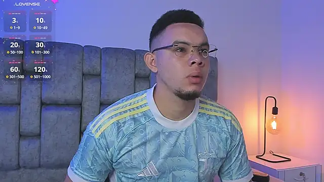 Snapshot of jhotta_fox chatting on 10, 4, 2026 jhotta fox online show from 10, 4, 2026