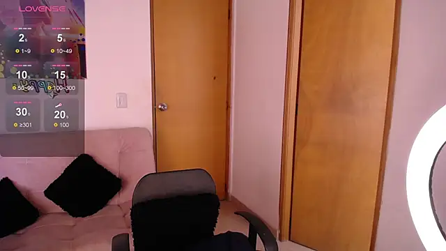 Emii Sweet online show from 3, 5, 2026
