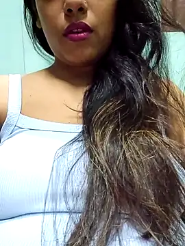 Snapshot of sexyindi_couple chatting on 5, 5, 2026 sexyindi couple online show from 5, 5, 2026