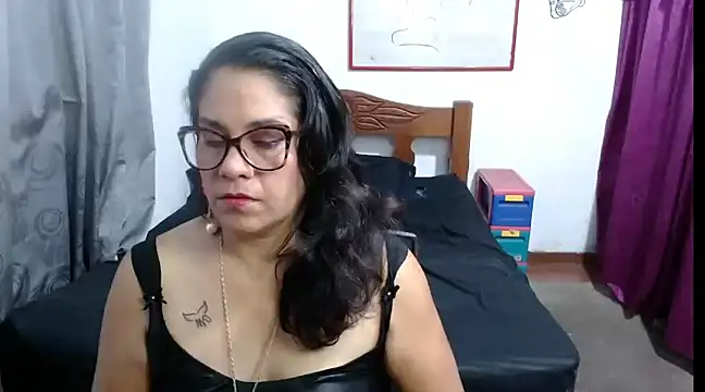 Mistresskloe01 online show from 7, 2, 2025