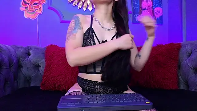 Snapshot of Julieta_Russell chatting on 7, 2, 2025 Julieta Russell online show from 7, 2, 2025