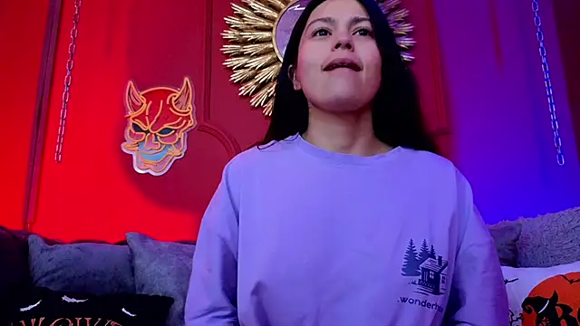 Snapshot of Julieta_Russell chatting on 13, 10, 2025 Julieta Russell online show from 13, 10, 2025