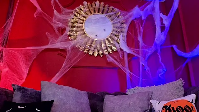 Snapshot of Julieta_Russell chatting on 17, 10, 2025 Julieta Russell online show from 17, 10, 2025