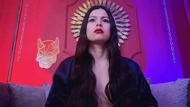 Snapshot of Julieta_Russell chatting on 4, 11, 2025 Julieta Russell online show from 4, 11, 2025