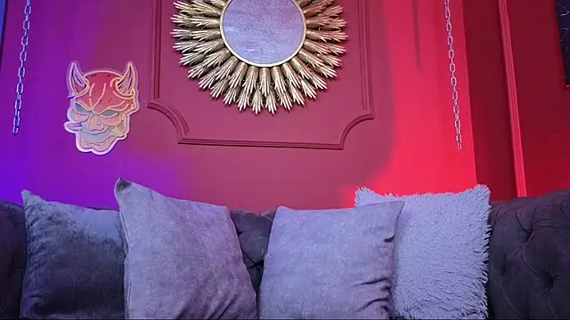 Snapshot of Julieta_Russell chatting on 7, 11, 2025 Julieta Russell online show from 7, 11, 2025