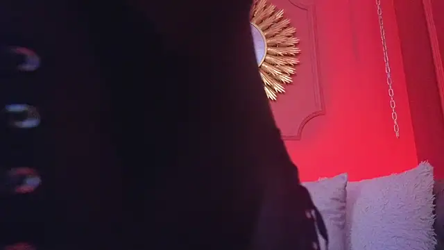 Snapshot of Julieta_Russell chatting on 13, 11, 2025 Julieta Russell online show from 13, 11, 2025