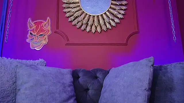 Snapshot of Julieta_Russell chatting on 20, 11, 2025 Julieta Russell online show from 20, 11, 2025