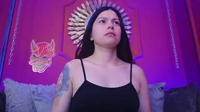 Snapshot of Julieta_Russell chatting on 26, 11, 2025 Julieta Russell online show from 26, 11, 2025