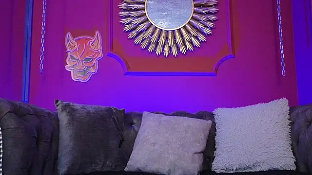 Snapshot of Julieta_Russell chatting on 14, 12, 2025 Julieta Russell online show from 14, 12, 2025