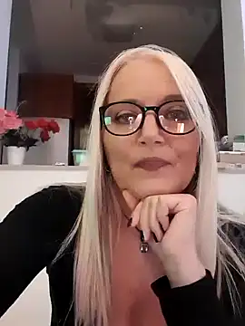 kikkastar online show from 2, 1, 2025