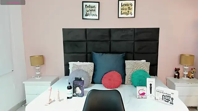 Snapshot of MadisonJenner chatting on 15, 11, 2025 MadisonJenner online show from 15, 11, 2025