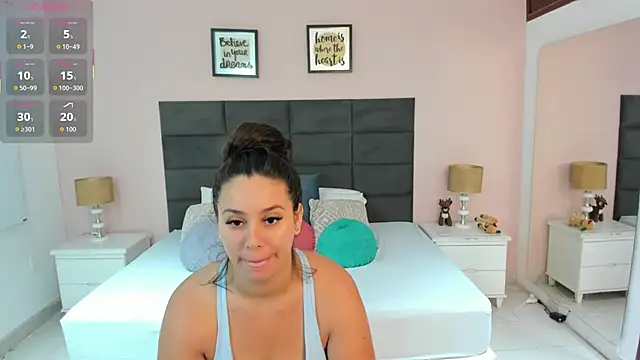 Snapshot of MadisonJenner chatting on 23, 11, 2025 MadisonJenner online show from 23, 11, 2025