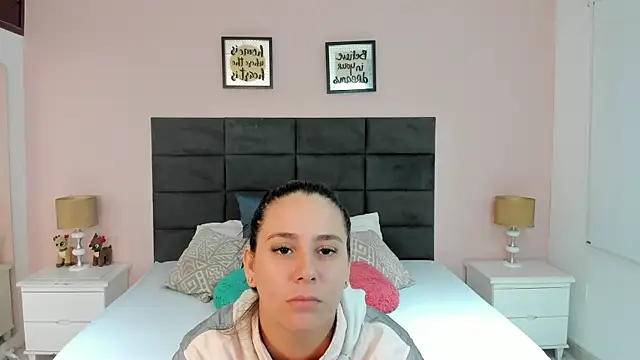 Snapshot of MadisonJenner chatting on 19, 12, 2025 MadisonJenner online show from 19, 12, 2025