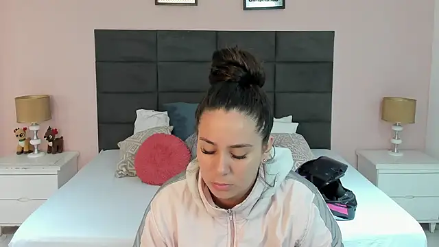 Snapshot of MadisonJenner chatting on 20, 12, 2025 MadisonJenner online show from 20, 12, 2025