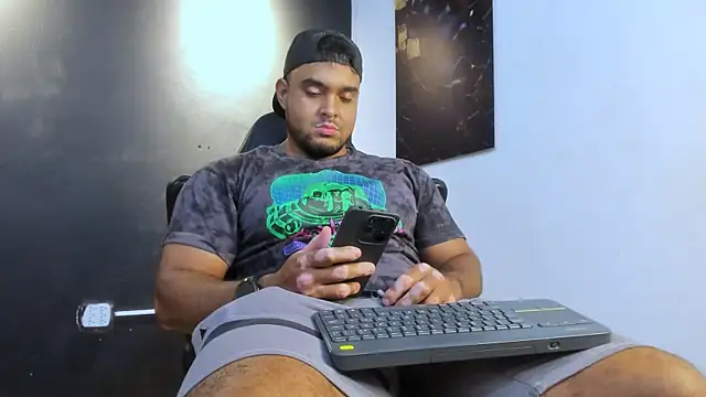 Big furry bear13 online show from 15, 5, 2026