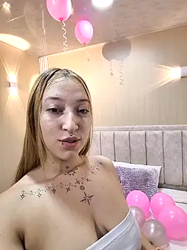 Snapshot of MollyCruz chatting on 24, 11, 2025 MollyCruz online show from 24, 11, 2025