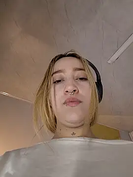 Snapshot of MollyCruz chatting on 19, 12, 2025 MollyCruz online show from 19, 12, 2025