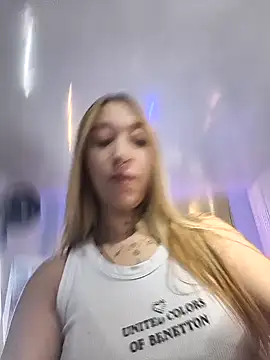 Snapshot of MollyCruz chatting on 20, 12, 2025 MollyCruz online show from 20, 12, 2025