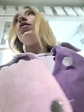 Snapshot of MollyCruz chatting on 21, 12, 2025 MollyCruz online show from 21, 12, 2025