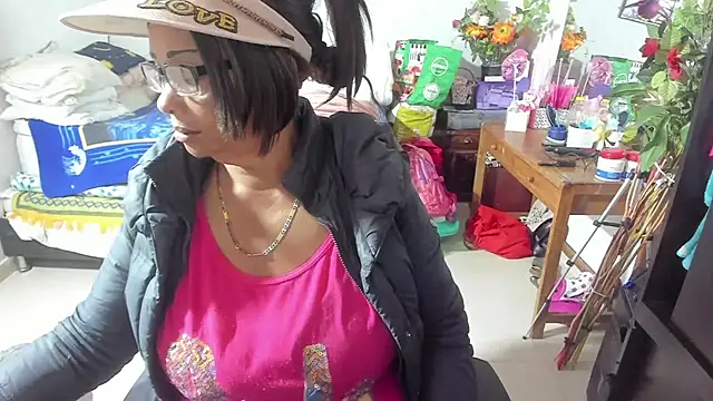 Snapshot of Mrs_mommy_ chatting on 27, 9, 2025 Mrs mommy  online show from 27, 9, 2025