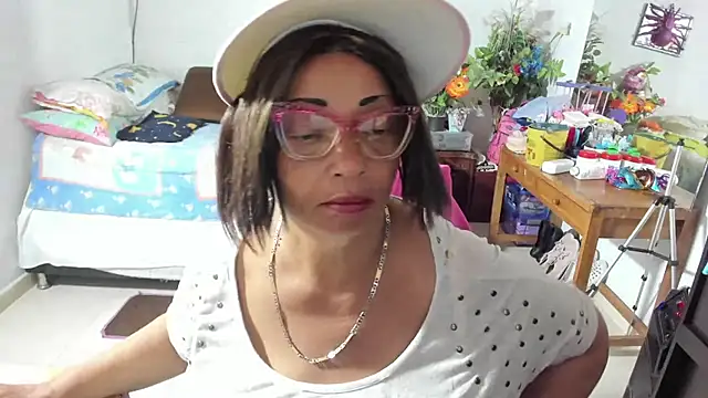 Snapshot of Mrs_mommy_ chatting on 3, 10, 2025 Mrs mommy  online show from 3, 10, 2025