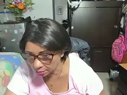 Snapshot of Mrs_mommy_ chatting on 23, 10, 2025 Mrs mommy  online show from 23, 10, 2025